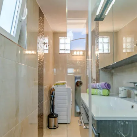 In Arbanija With Terrace Appartamento Traù