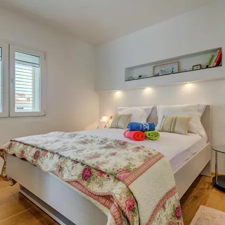 Appartamento In Arbanija With Terrace