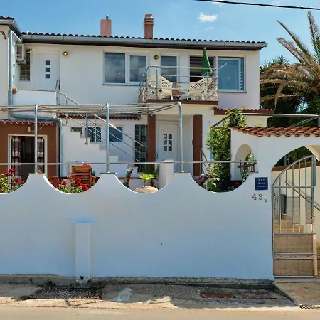 In Arbanija With Terrace Appartamento *