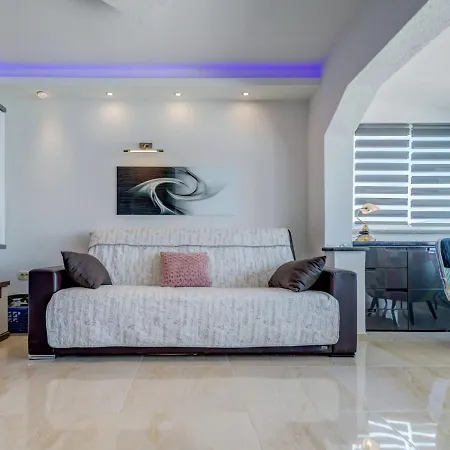 In Arbanija With Terrace Appartamento Traù