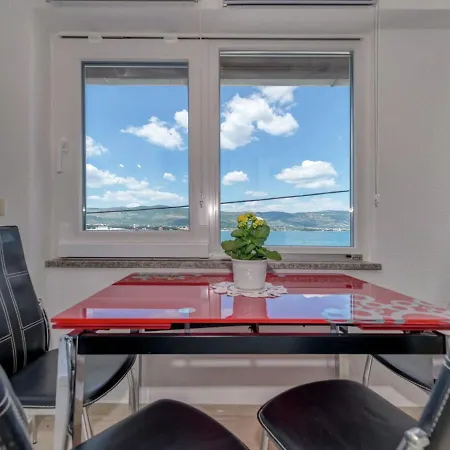 Appartamento In Arbanija With Terrace *