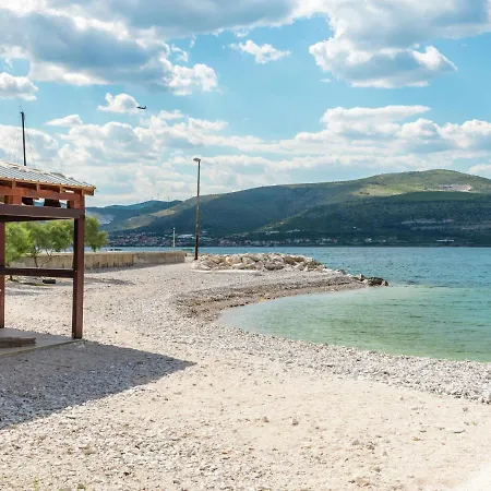 Appartamento In Arbanija With Terrace Traù