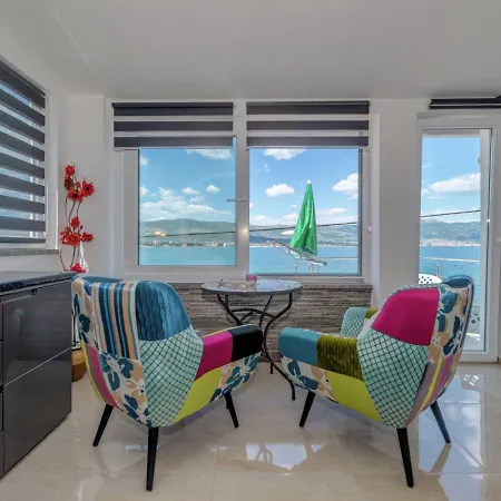 In Arbanija With Terrace * Traù