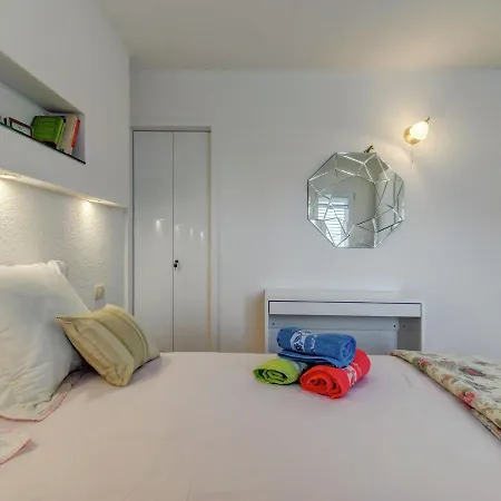 In Arbanija With Terrace Appartamento Traù