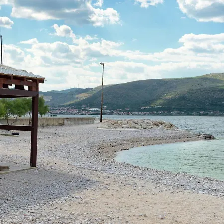 Appartamento In Arbanija With Terrace Traù