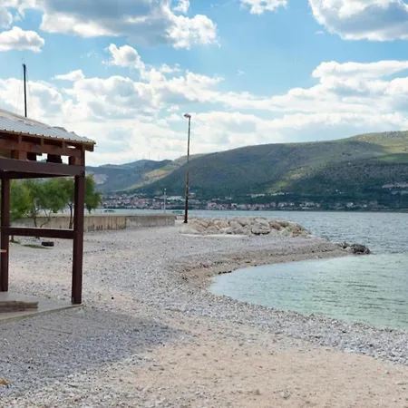 Appartamento In Arbanija With Terrace Traù